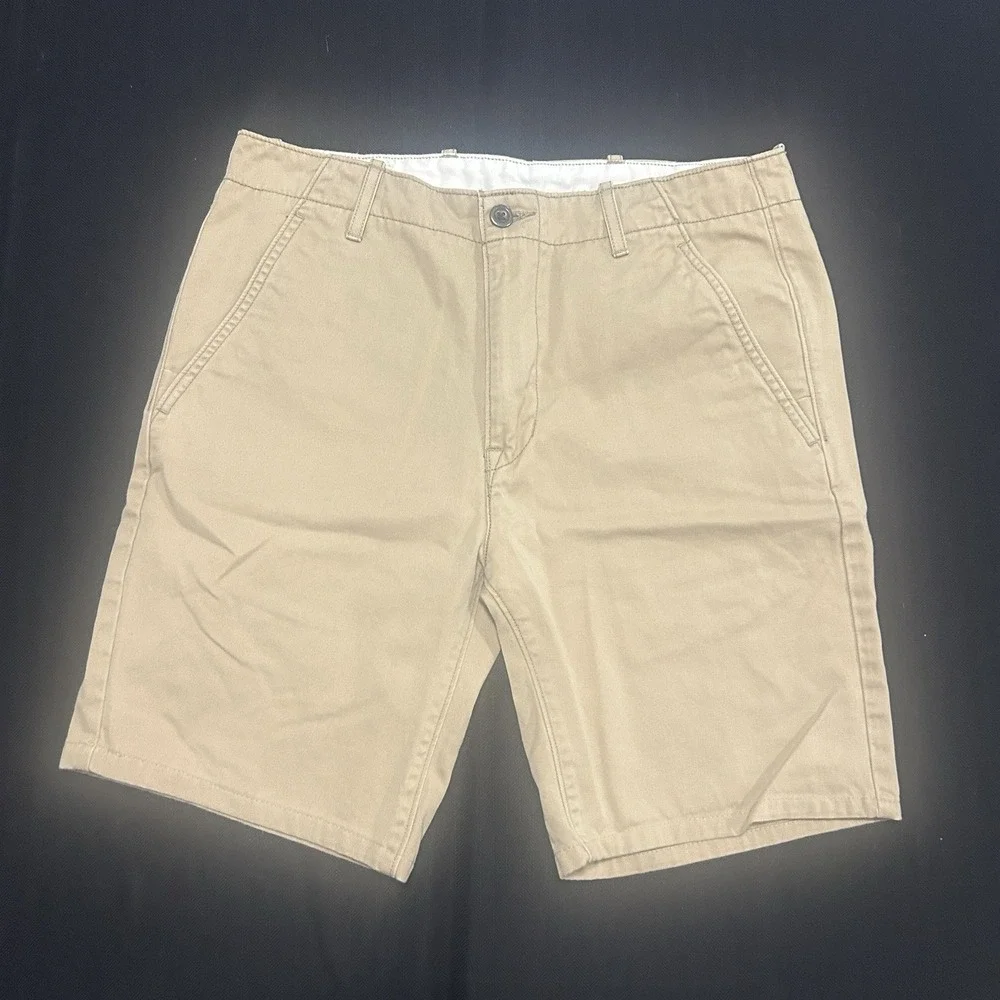 Levi's Chino Shorts Men's 31 Inch Waist Beige 8-inch Inseam